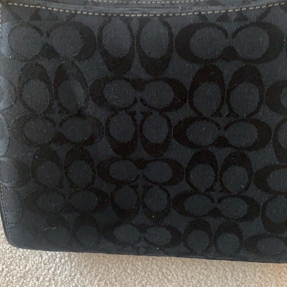 Black coach purse. Signature C - Picture 4 of 6